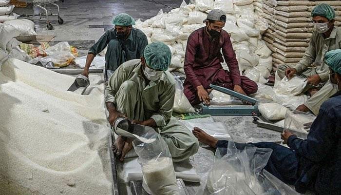 حکومت کا 2 لاکھ ٹن اضافی چینی برآمد کرنے کا فیصلہ، قیمتوں کی نگرانی کے لیے کمیٹی قائم