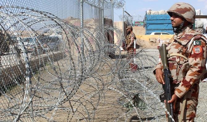 “پاک افغان سرحد پر پھر کشیدگی، گلستان سیکٹر میں جھڑپ؛ پاکستان کا 13 افغان طالبان اہلکاروں کی ہلاکت کا دعویٰ”