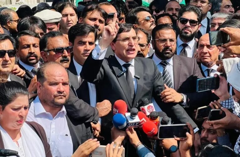 “پی ٹی آئی نے 4 اکتوبر کا اسلام آباد مارچ برقرار رکھنے کا اعلان کر دیا، جنوبی روٹ پر بھی غور”